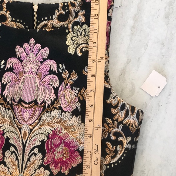 👄ROMANTIC FLORAL DRESS WITH METALLIC THREAD NWOT - Picture 3 of 7